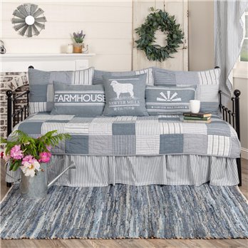 Sawyer Mill Blue 5pc Daybed Quilt Set (1 Quilt, 1 Bed Skirt, 3 Standard Shams)