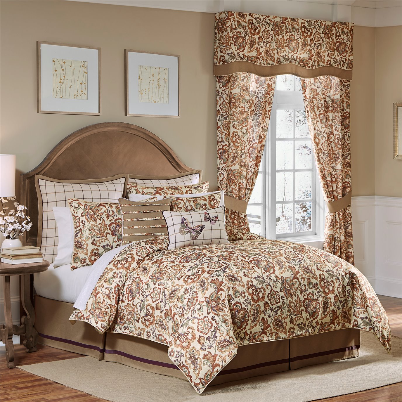 Delilah 4-piece Cal King Comforter Set by Croscill
