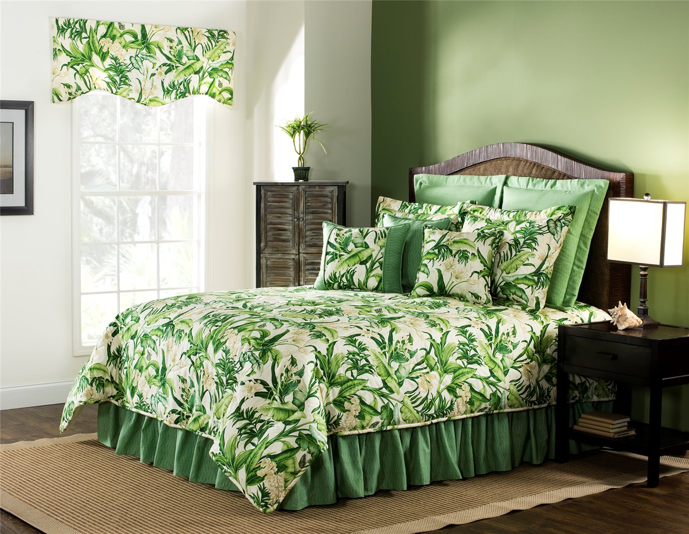 Wailea Coast Verta Queen Comforter Set (15" Bed Skirt)