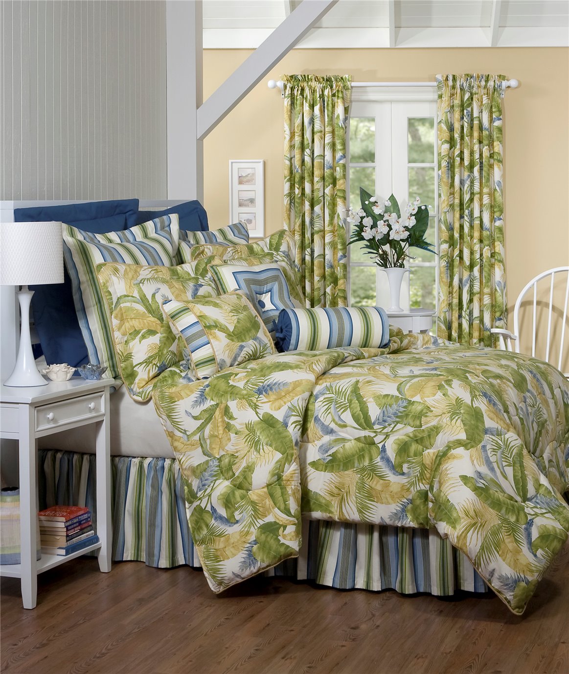 Cayman Stripe Full Thomasville Comforter Set (15" bedskirt)